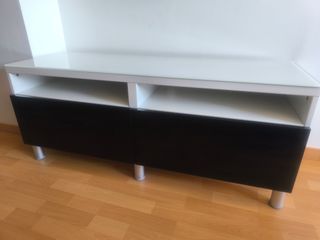 Mueble TV Ikea blanco y negro