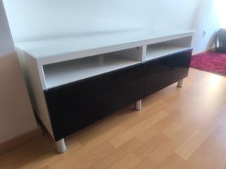 Mueble TV Ikea blanco y negro