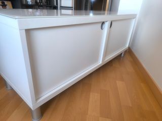 Mueble TV Ikea blanco y negro