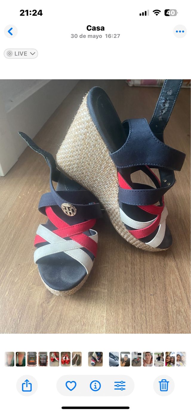 Sandalias Tommy Hilfiger azules y rojas