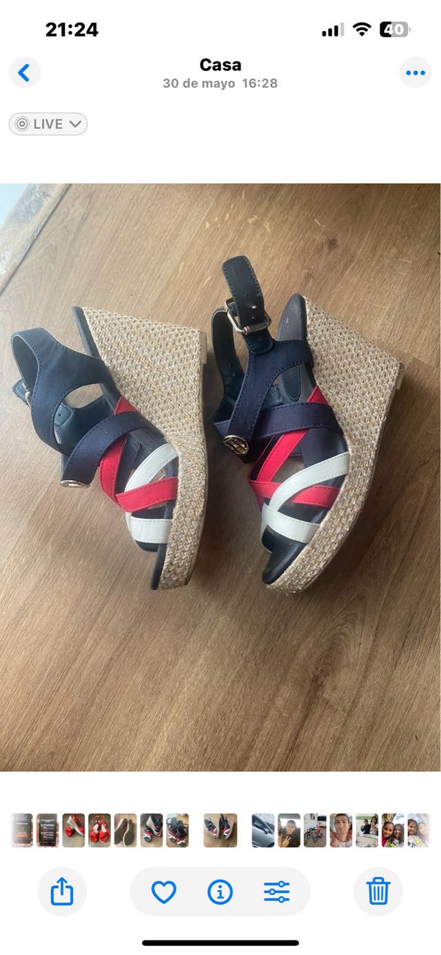 Sandalias Tommy Hilfiger azules y rojas