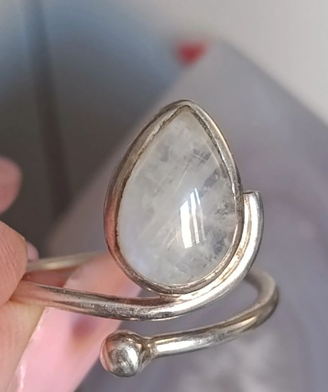 Anello regolabile Moonstone labradorite bianca