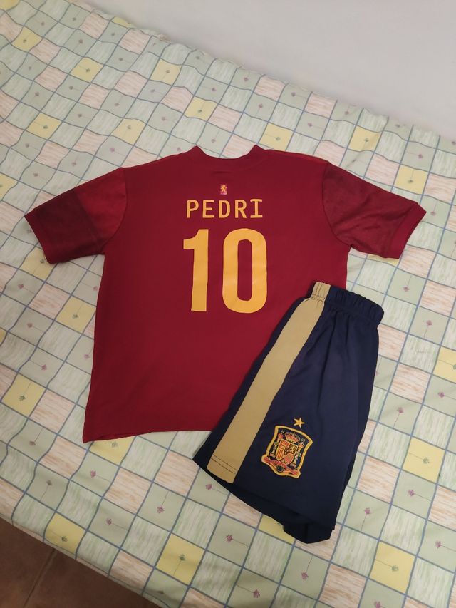 Equipación España: camiseta y shorts