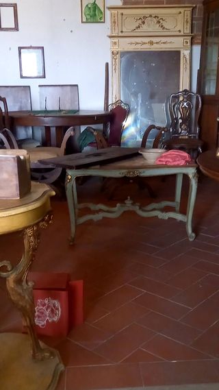 Vari oggetti di antiquariato