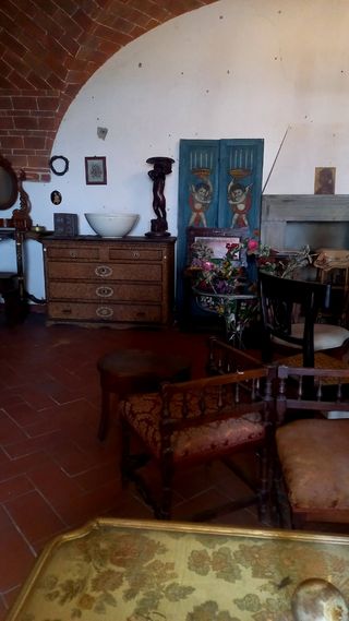 Vari oggetti di antiquariato