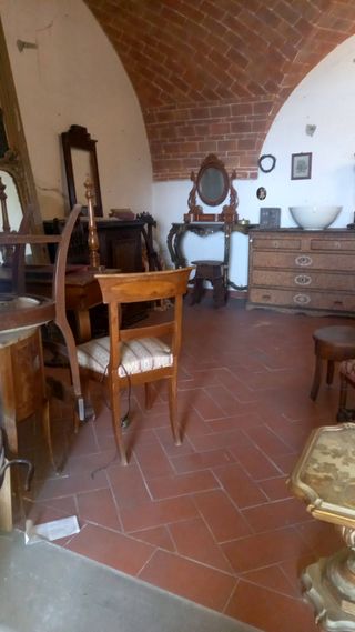 Vari oggetti di antiquariato