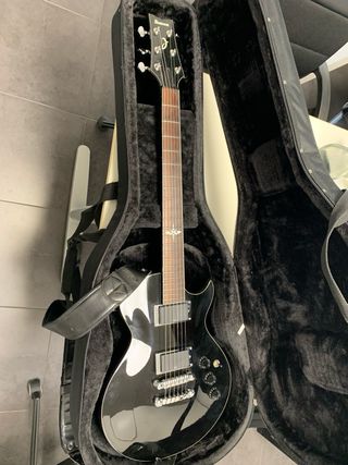 Guitarra Ibanez - Negra
cambio por bajo electrico