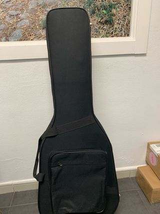 Guitarra Ibanez - Negra
cambio por bajo electrico