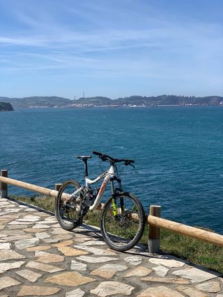 Bicicleta Giant reign 2011 de montaña.
