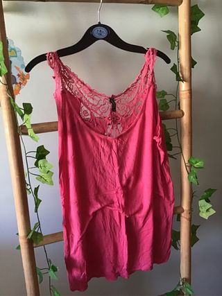 Camiseta rosa de encaje