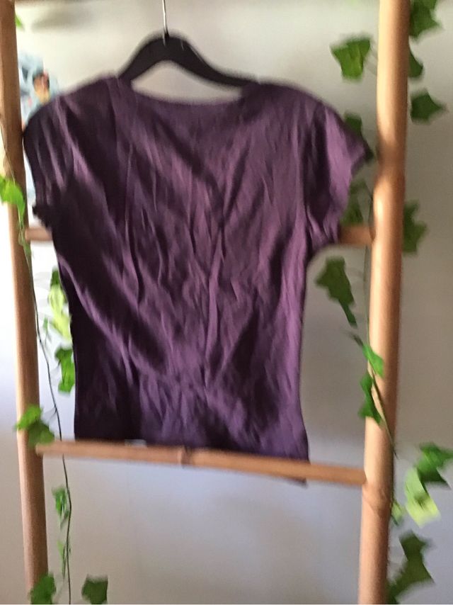 Camiseta morada talla S
