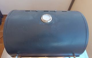 Barbecue a carbonella e copertura