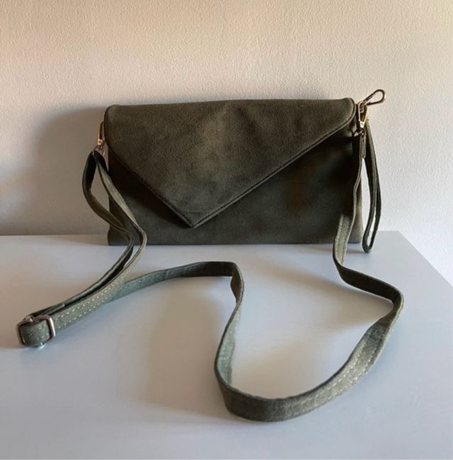 Bolso mano ante verde oliva