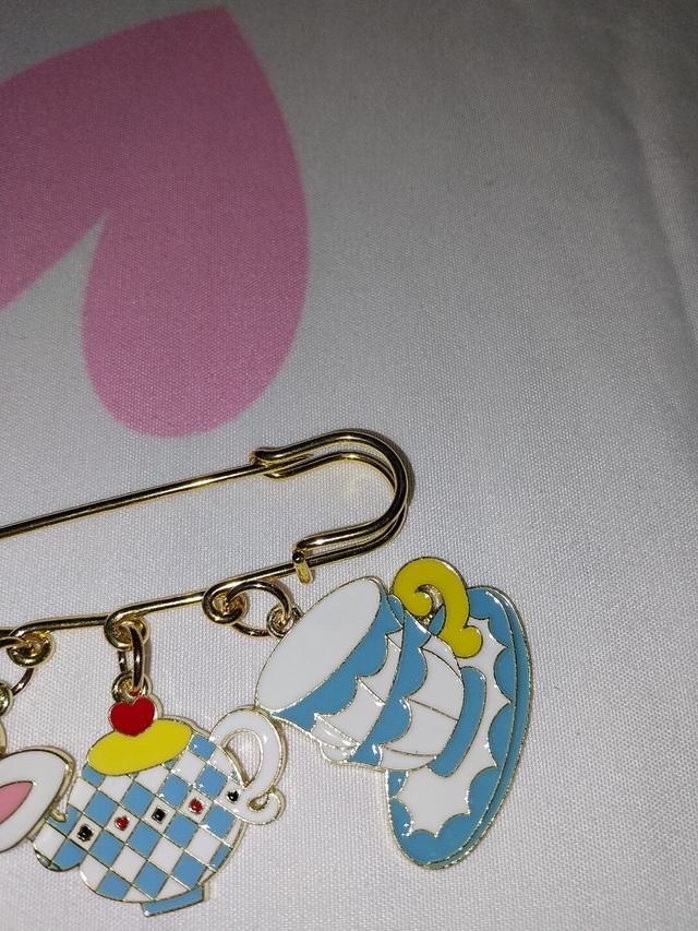 Broche Alicia en el País de las Maravillas