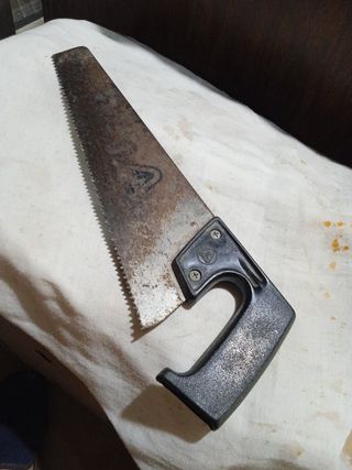 Sierra de mano antigua