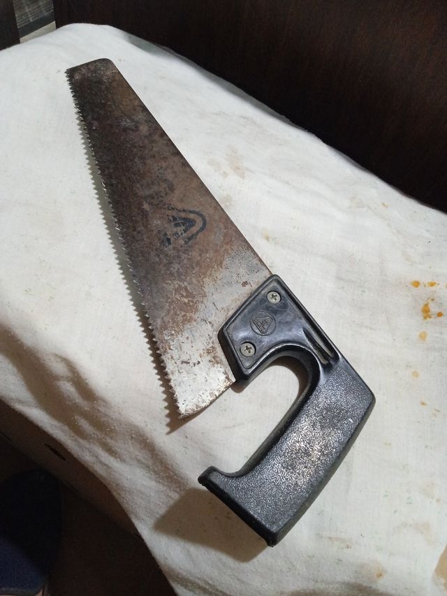 Sierra de mano antigua