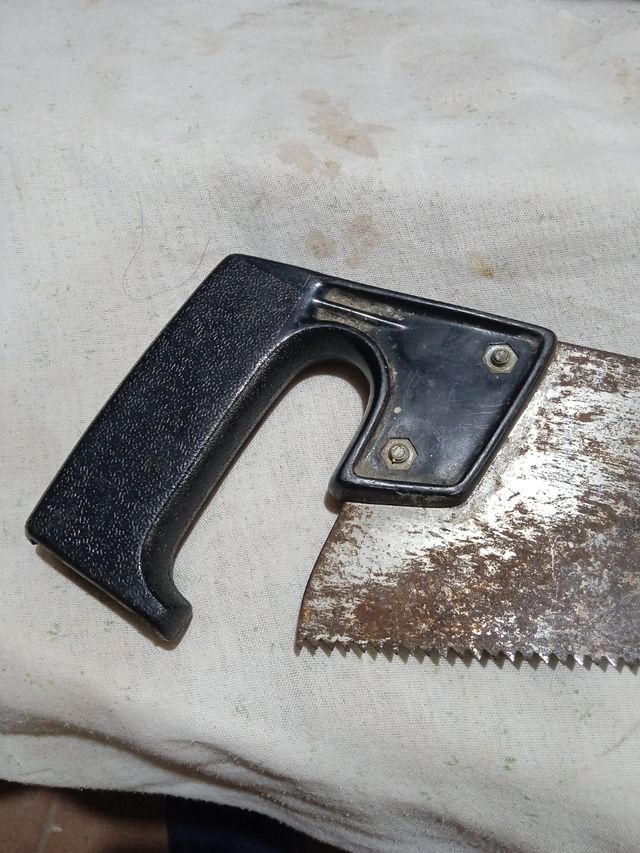 Sierra de mano antigua