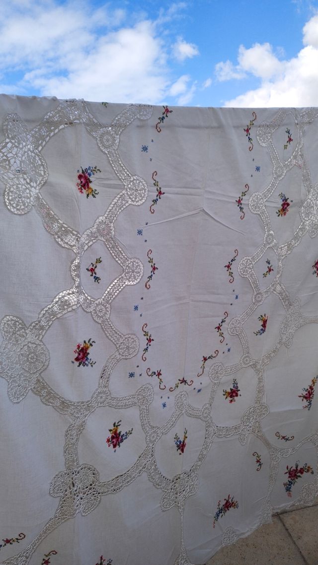 Tovaglia ricamata cotone lino