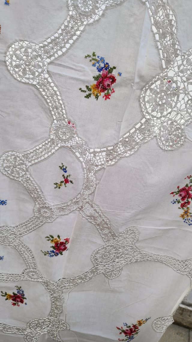 Tovaglia ricamata cotone lino