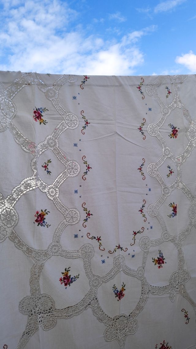 Tovaglia ricamata cotone lino