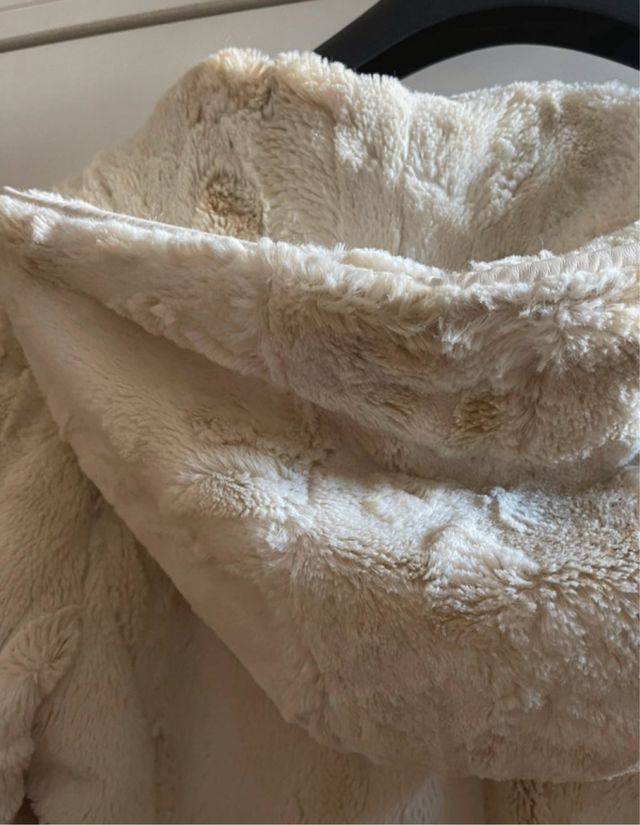 Cazadora Pull&Bear pelo crema