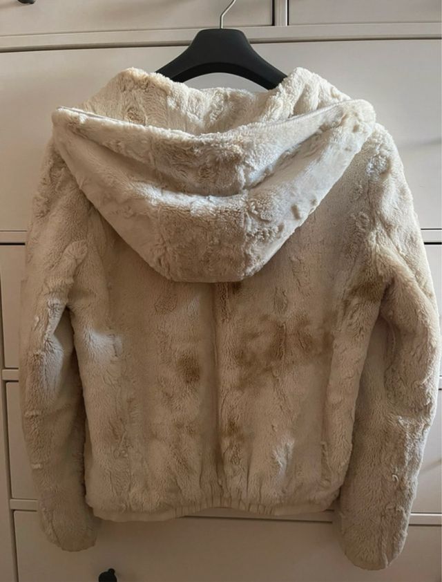 Cazadora Pull&Bear pelo crema