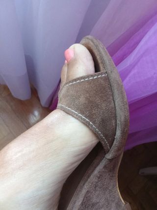Sandalias cuña marrón