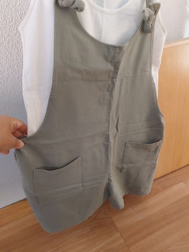 Mono corto verde oliva y camiseta blanca