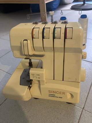 Máquina Overlock Singer 14T960DX