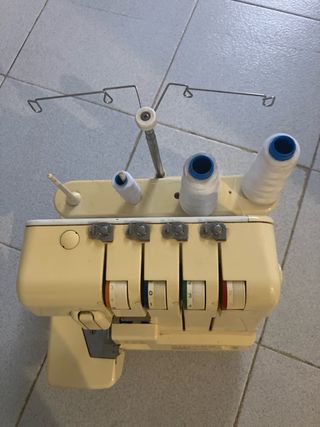 Máquina Overlock Singer 14T960DX