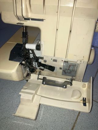 Máquina Overlock Singer 14T960DX