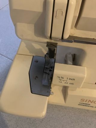 Máquina Overlock Singer 14T960DX