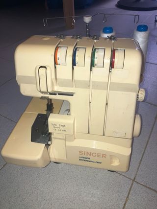 Máquina Overlock Singer 14T960DX