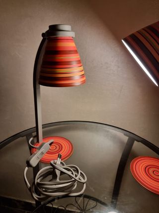Due lampade da tavolo colorate, eleganti e grazios