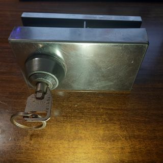 Cerradura cristal puerta