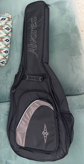 Funda Alvarez guitarra