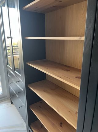 Conjunto de vitrinas y librería Hemnes Ikea negro