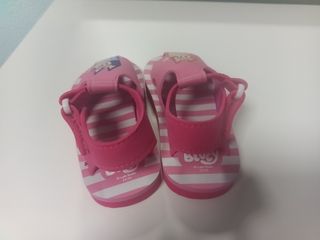 Sandalias Bluey niña rosa