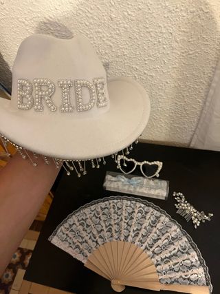 Kit Novia: sombrero, liga, peine, abanico, gafas 