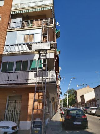 Escalera Montamuebles de Mudanzas.