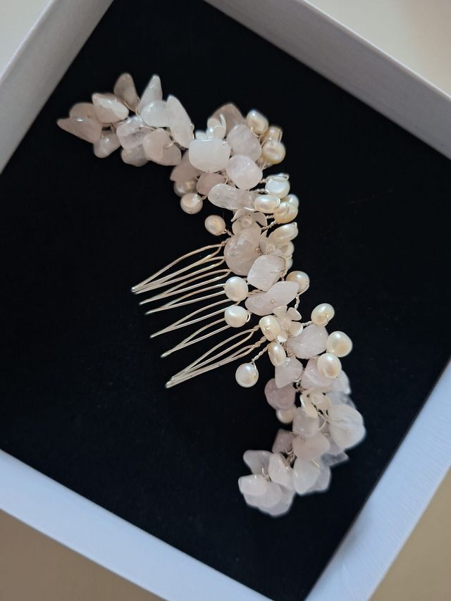 Peineta novia con perlas y cuarzo rosa
