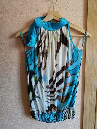 Blusa turquesa sin mangas