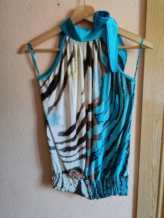 Blusa turquesa sin mangas