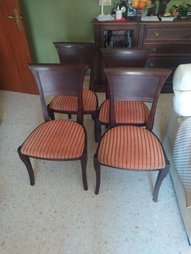 6 sillas madera restaurar. Producto no enviable.