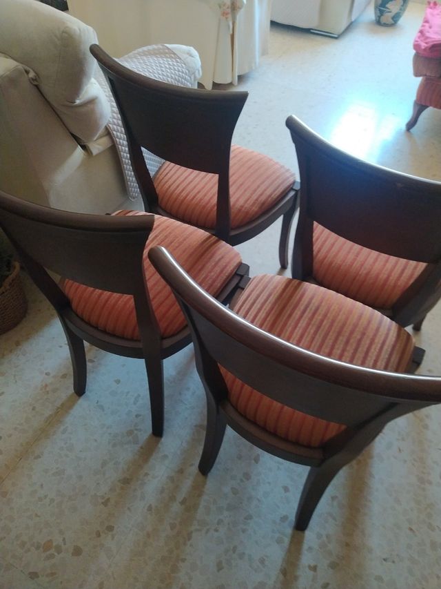 6 sillas madera restaurar. Producto no enviable.