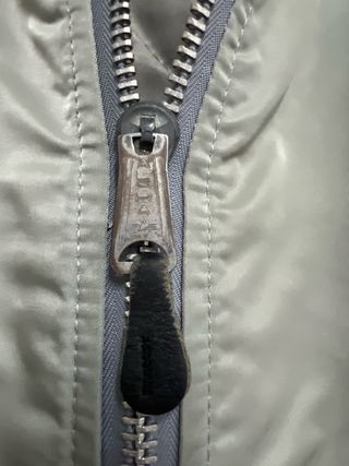 Cazadora Alpha Industries Gris