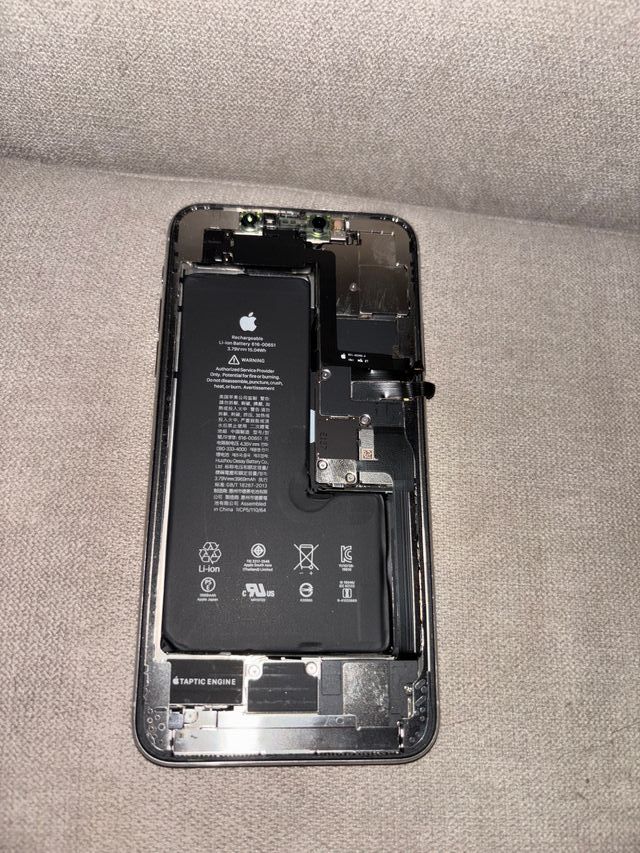 iPhone 11 Pro Max - Schermo staccato