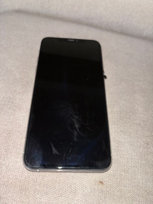 iPhone 11 Pro Max - Schermo staccato