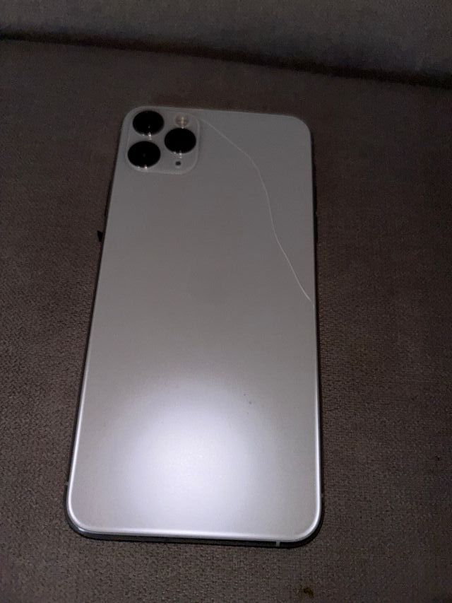 iPhone 11 Pro Max - Schermo staccato