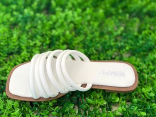 Ciabattine estive bianche
disponibili da 37 a 41